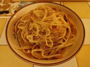 Une photo de spaghettis à la viande