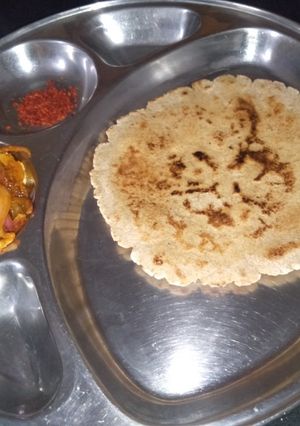 ભાખરી(Bhakhri Recipe in Gujarati) રેસીપી મુખ્ય ફોટો