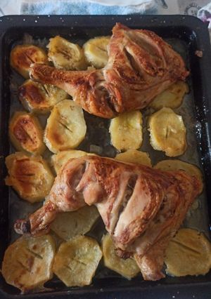Una foto de Pollo al horno con patatas con toque de limón