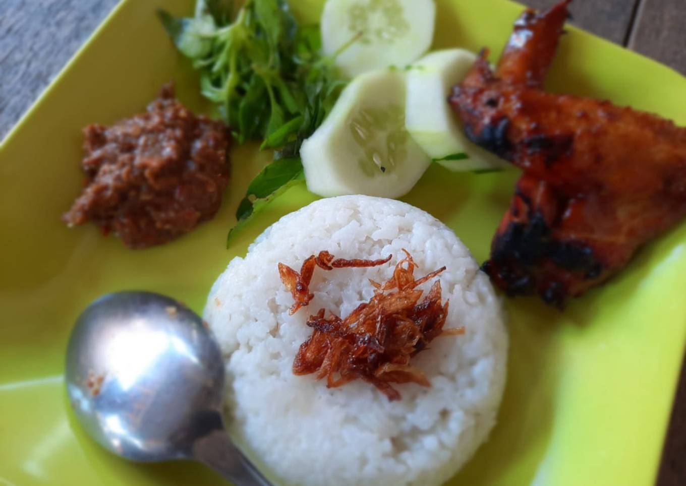 Nasi ayam goreng