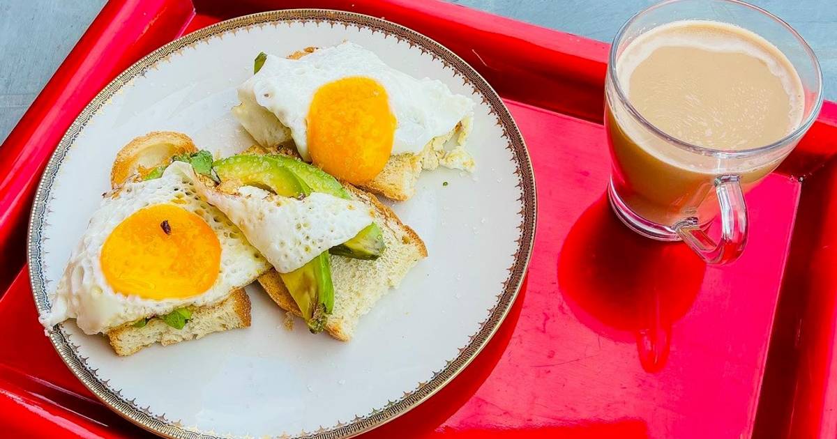 Ricetta Spaghettoni con crema di avocado, tartare e uova di salmone di  Giorgia Nanut - Cookpad