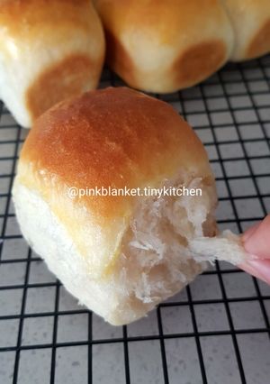 A picture of Fluffy Dinner Rolls.