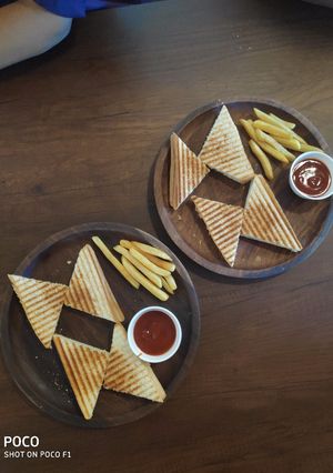 A picture of Cheese sandwich with tangy chilli sauce:.