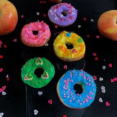 A picture of Apple donuts.