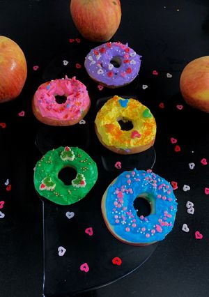 A picture of Apple donuts.