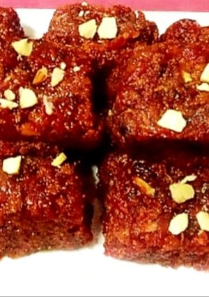 चुकन्दर गाजर बर्फी (chukandar gajar burfi recipe in Hindi) रेसिपी मुख्य फोटो
