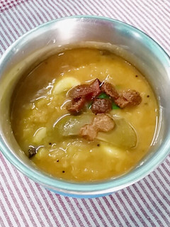 மாங்காய் சாம்பார் (Maankaai sambar recipe in tamil) செய்முறை முக்கிய புகைப்படம்