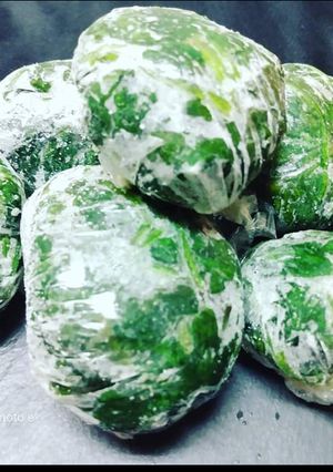 A picture of Frozen Spinach Balls.