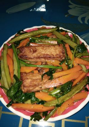 Hình của món Đậu hũ xào cà rốt đậu que.