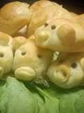 Spinach cheese filled piglets bun
