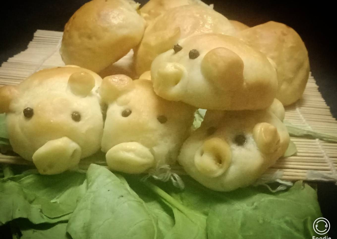 Spinach cheese filled piglets bun