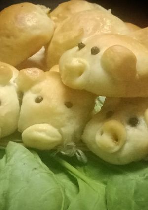 A picture of Spinach cheese filled piglets bun.