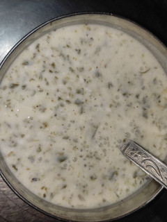 बथुए का रायता(bathua ka raita recipe in hindi) रेसिपी मुख्य फोटो