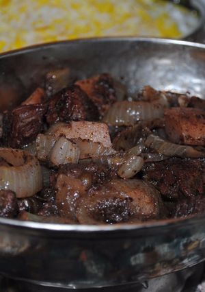 A picture of Persian beef stew with sumac.