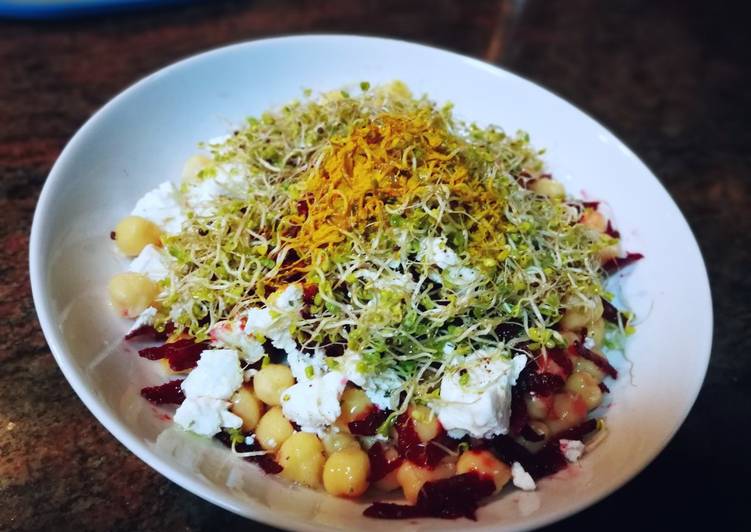 Ensalada de garbanzos, remolacha y brotes de brócoli 🥦
