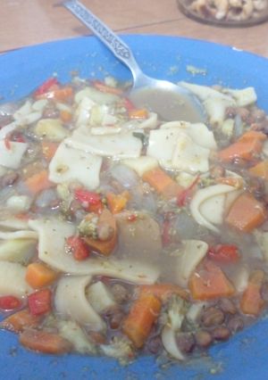 Una foto de Sopa de Verduras, Lentejas y Láminas de Lasaña