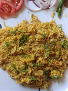மேகி நூடுல்ஸ் (Maggi Noodles Recipe in TAmil) செய்முறை முக்கிய புகைப்படம்