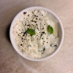 A picture of Mint yoghurt dip.