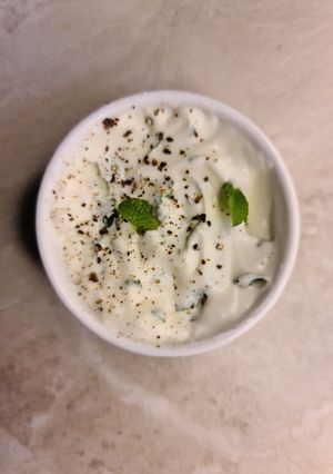 A picture of Mint yoghurt dip.