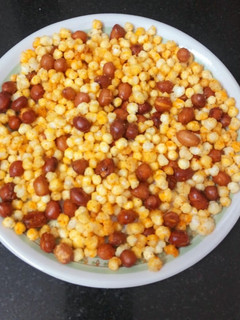 સાબુદાણા અને શીંગદાણા નો ફરાળી ચેવડો (Sabudana Shingdana Farali Chevdo Recipe In Gujarati) રેસીપી મુખ્ય ફોટો