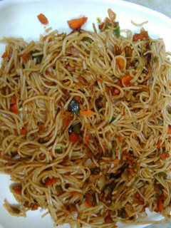 वेज चाउमीन (Veg chowmein recipe in hindi) रेसिपी मुख्य फोटो