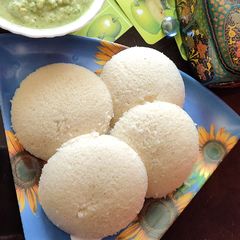A picture of Rava idli.