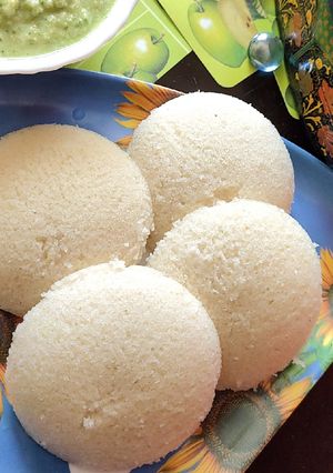 A picture of Rava idli.