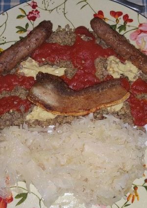 Una foto de Quinoa con carne picada y chucrut