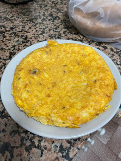 Una foto de Tortilla de arroz y chorizo