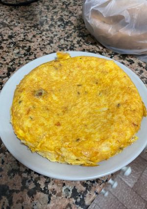 Una foto de Tortilla de arroz y chorizo