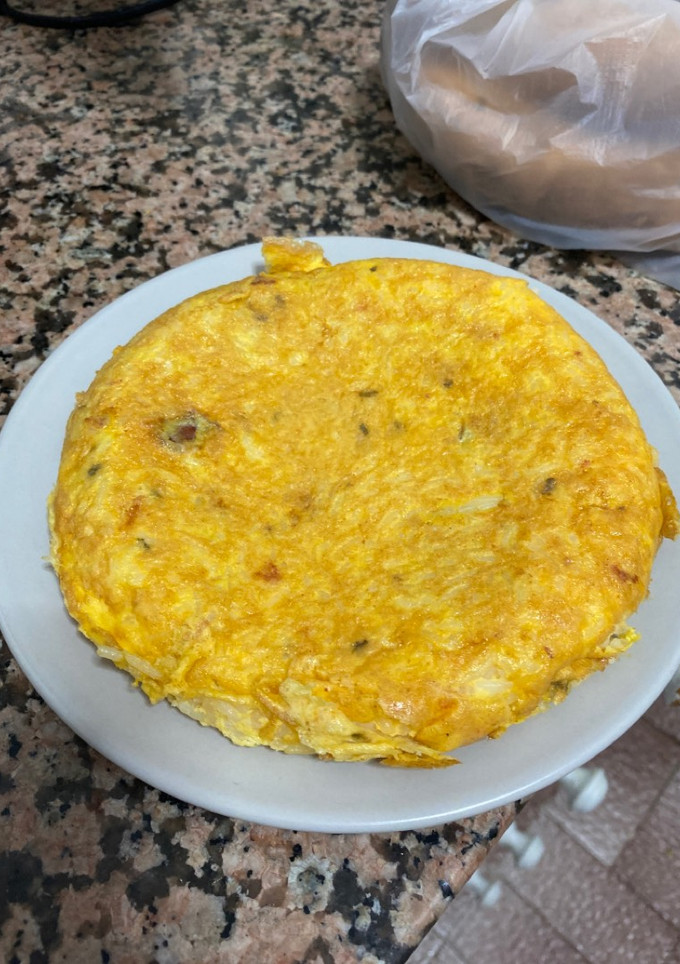 Una foto de Tortilla de arroz y chorizo