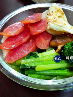 【一鍋到底】蒜味香腸便當 的食譜成品照片