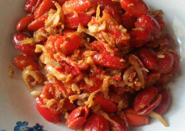 Tumis kulit mlinjo teri