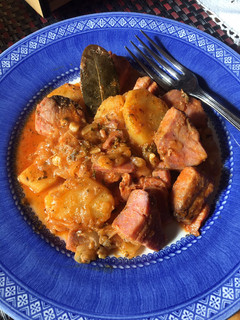 Una foto de Atún encebollado con patatas
