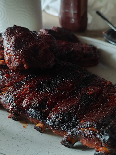 Foto principal de Costillas de cerdo al horno con salsa barbacoa