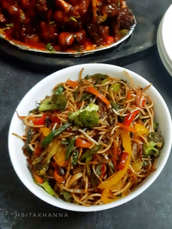 Easy Steps to Make Veg Fried Noodles / Chow Mein the Awesome  Delicious