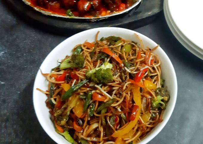 Veg Fried Noodles / Chow Mein