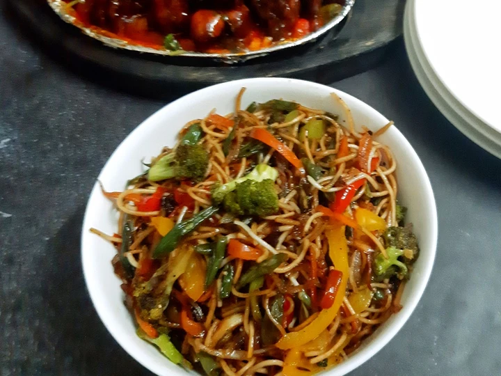 Easy Steps to Make Veg Fried Noodles / Chow Mein the Awesome  Delicious