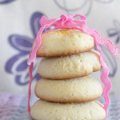 A picture of Sour Cream Cookies.