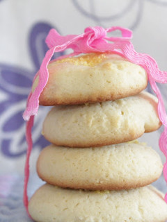 A picture of Sour Cream Cookies.