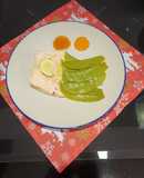 Salmón con tirabeques al vapor y dos salsas