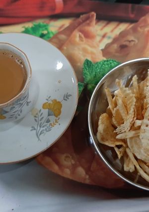 આદુ- ફુદીના ની મસાલાવાળી ચા☕ રેસીપી મુખ્ય ફોટો
