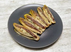 Una foto de Endibias con anchoas y queso azul