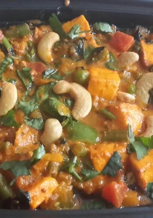 A picture of Mixed veg with paneer.
