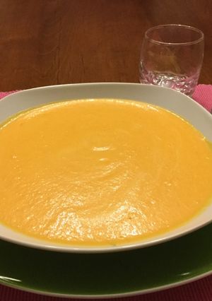 Una foto de Crema de zanahorias simple y deliciosa