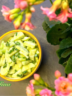 عکسی از دستور سالاد خیار و پیازچه