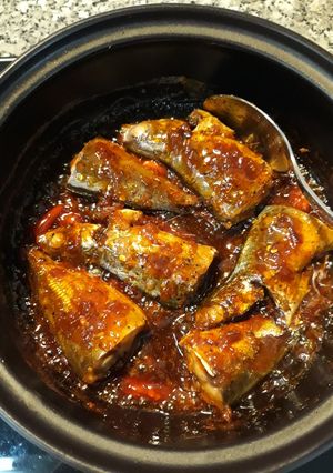 A picture of Vietnamese Braised Mackerel in Clay Pot.