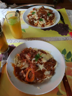 Una foto de Tallarines con salsa y champignones, a la Anita😉