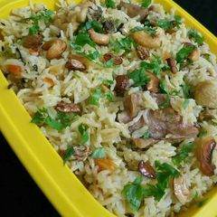 A picture of Chicken Pulao.