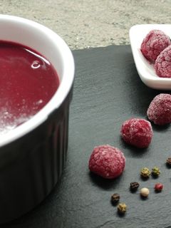 Una foto de Salsa de frutos rojos para carne